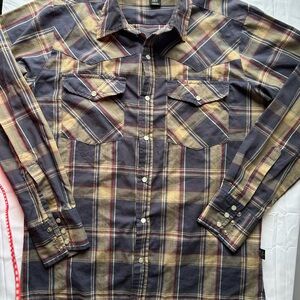 Canyon Guide Outfitter Men’s Western Shirt With Snap Buttons And Dual Pockets  M